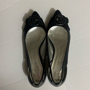 Cute Kenneth Cole reaction black patent and regular leather kitten heels